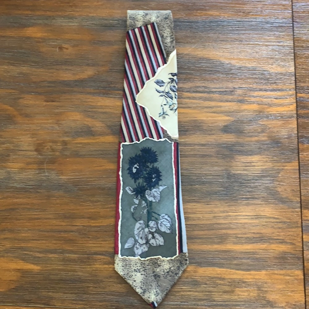 {Anthony Richards}100% Floral/Striped SilkTie